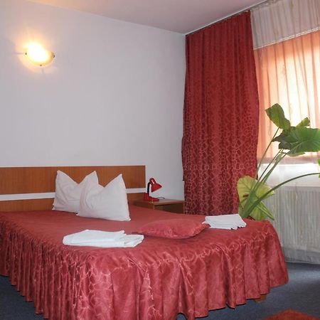 Riviera Valceana Bed and Breakfast Râmnicu Vâlcea Exteriör bild