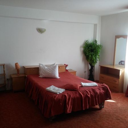 Riviera Valceana Bed and Breakfast Râmnicu Vâlcea Exteriör bild