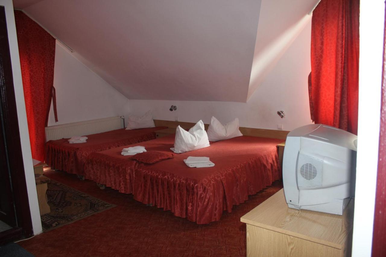 Riviera Valceana Bed and Breakfast Râmnicu Vâlcea Exteriör bild