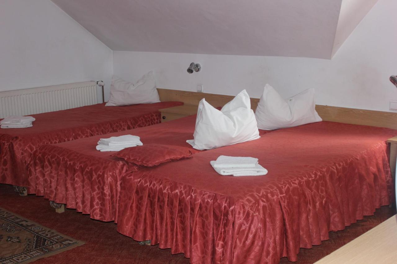 Riviera Valceana Bed and Breakfast Râmnicu Vâlcea Exteriör bild
