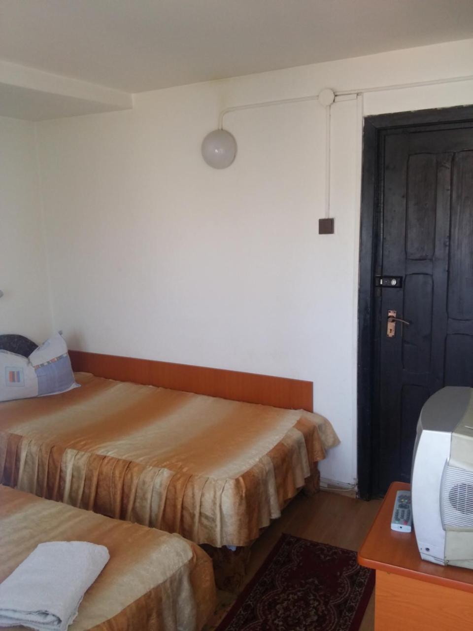 Riviera Valceana Bed and Breakfast Râmnicu Vâlcea Exteriör bild