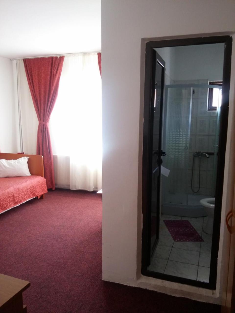 Riviera Valceana Bed and Breakfast Râmnicu Vâlcea Exteriör bild