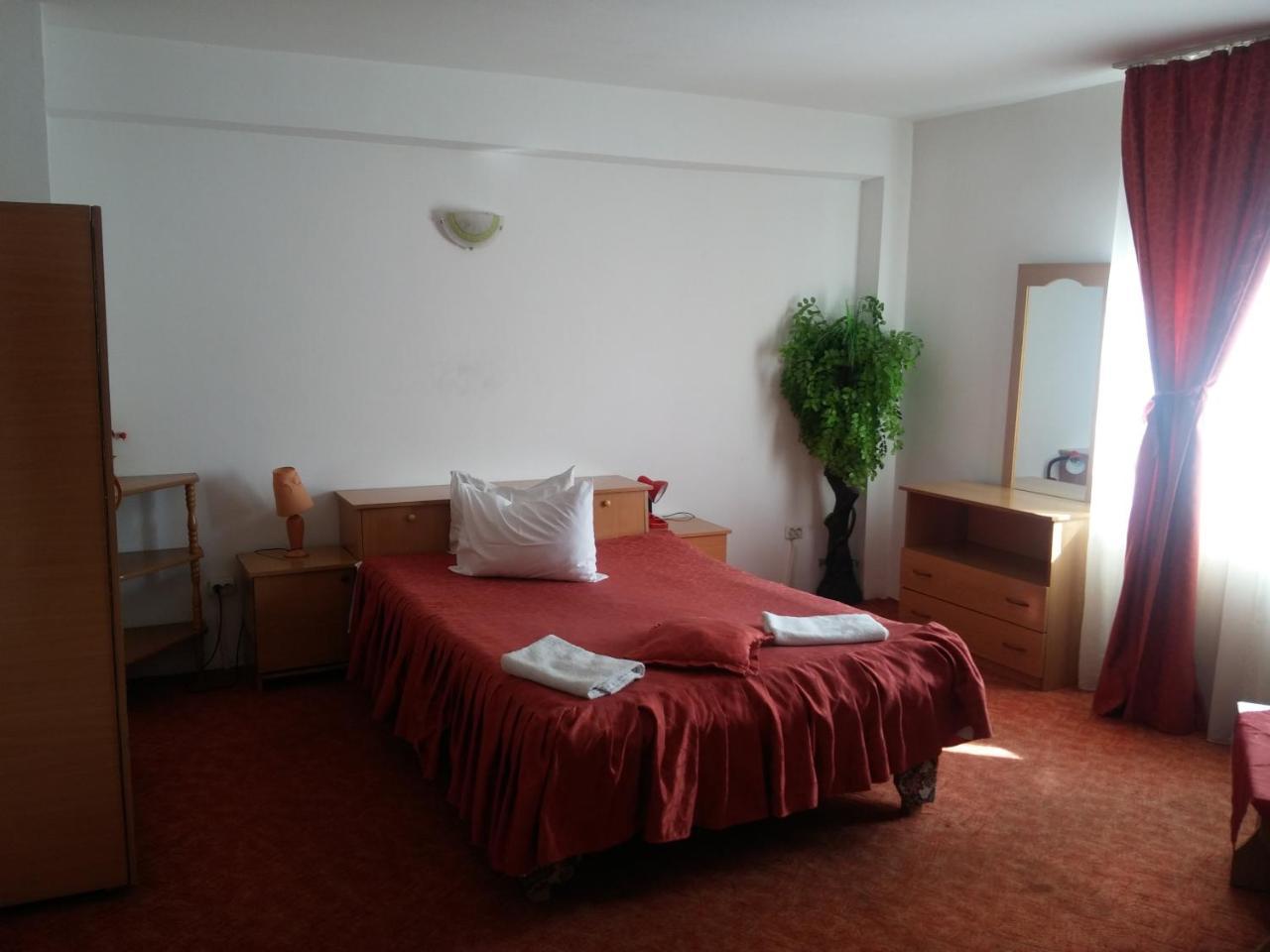 Riviera Valceana Bed and Breakfast Râmnicu Vâlcea Exteriör bild