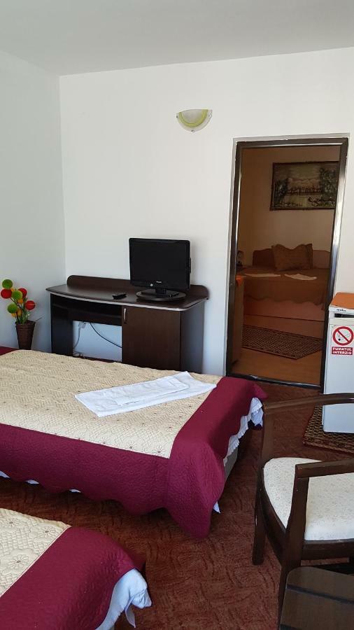 Riviera Valceana Bed and Breakfast Râmnicu Vâlcea Exteriör bild