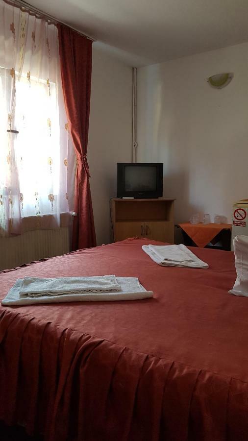 Riviera Valceana Bed and Breakfast Râmnicu Vâlcea Exteriör bild