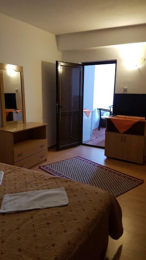 Riviera Valceana Bed and Breakfast Râmnicu Vâlcea Exteriör bild