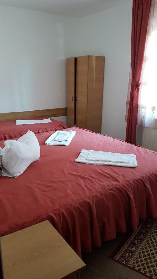 Riviera Valceana Bed and Breakfast Râmnicu Vâlcea Exteriör bild