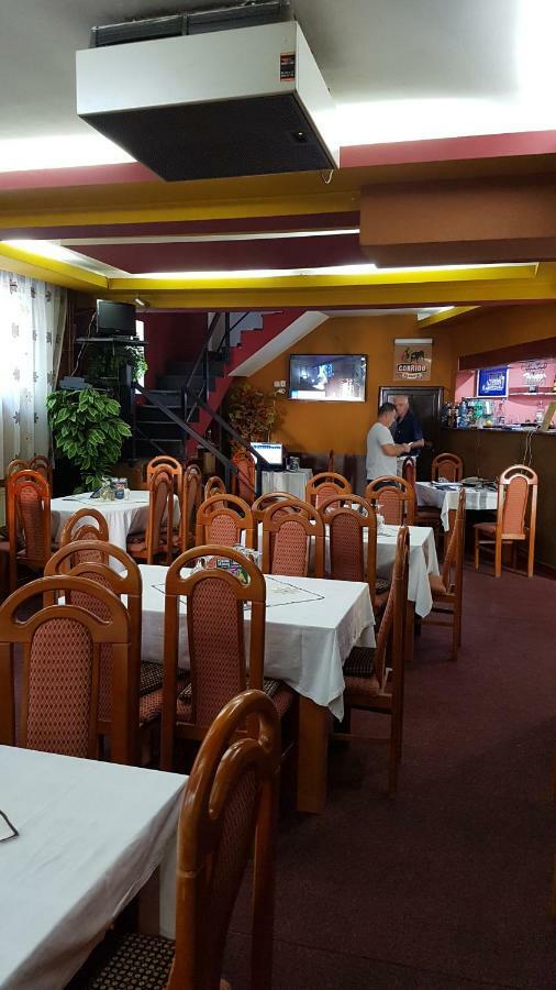 Riviera Valceana Bed and Breakfast Râmnicu Vâlcea Exteriör bild
