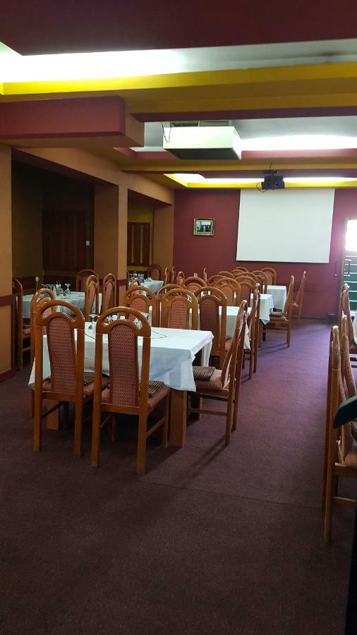Riviera Valceana Bed and Breakfast Râmnicu Vâlcea Exteriör bild