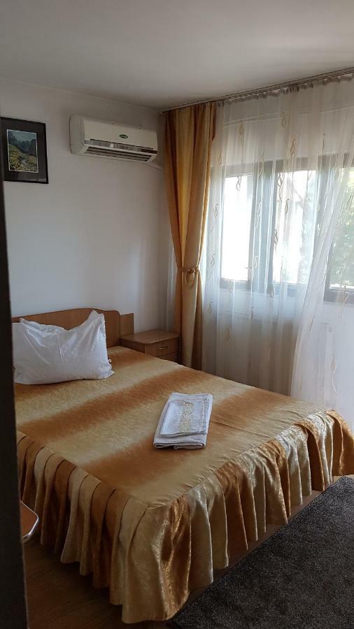 Riviera Valceana Bed and Breakfast Râmnicu Vâlcea Exteriör bild
